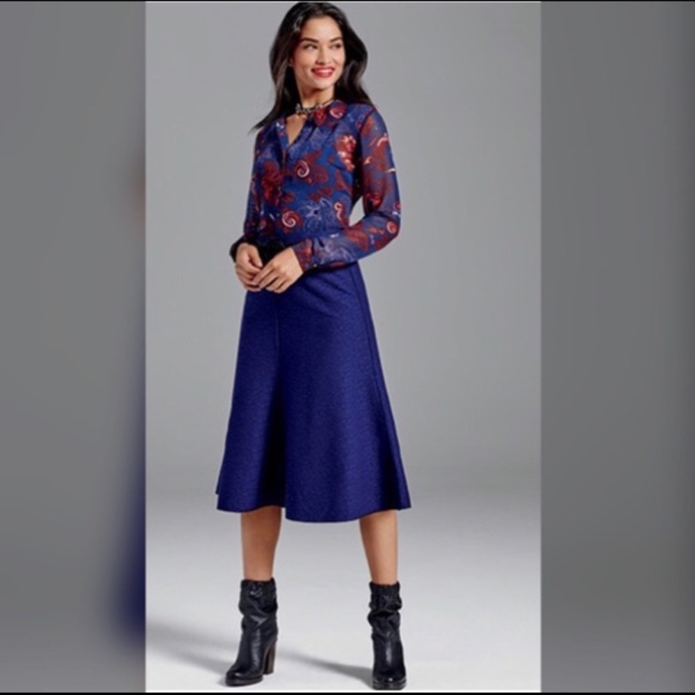 CAbi Navy Textured Tulip Slkirt‎
